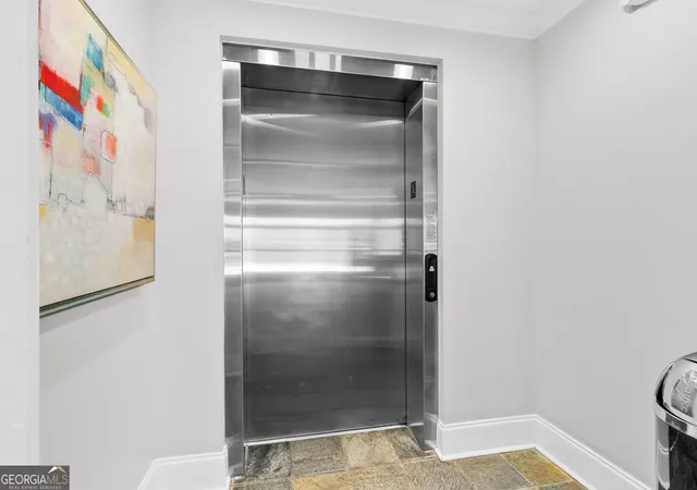 Listing Photo 2 - Condo for sale in building located at 560 Dutch Vly Rd Ne, Atlanta, GA 30324 - Unit #2309