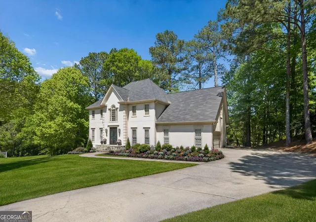 Photo 3 of Mansion for sale at 185 Chickering Lake Dr, Roswell, GA 30075 | MLS# 10762045 | Listing updated on 2026-05-25