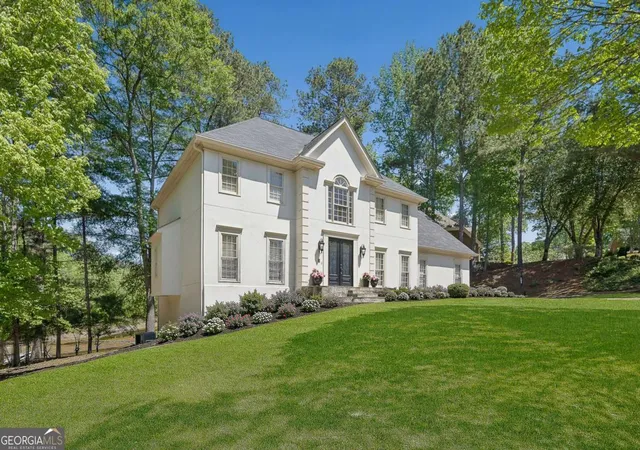 Photo 3 of Single family home for sale at 185 Chickering Lake Dr, Roswell, GA 30075 | MLS# 10762045 | Listing updated on 2026-05-25