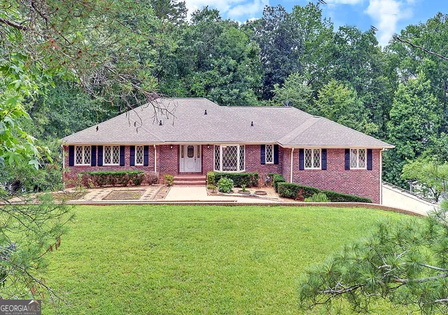 Photo 4 of Single family home for sale at 4521 Shoreline Dr, Gainesville, GA 30506 | MLS# 10794338 | Listing updated on 2026-08-19