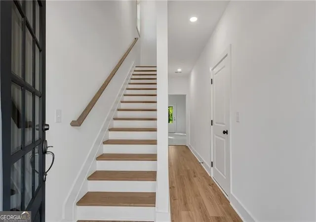3rd image of 2737 Hallwood Ln, Suwanee, GA 30024 | MLS# 10802279