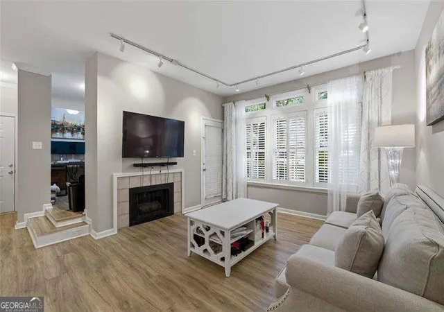 Photo 3 of Condo for sale at 240 Renaissance Pkwy NE #102, Atlanta, GA 30308 | MLS# 10807146 | Listing updated on 2026-09-23