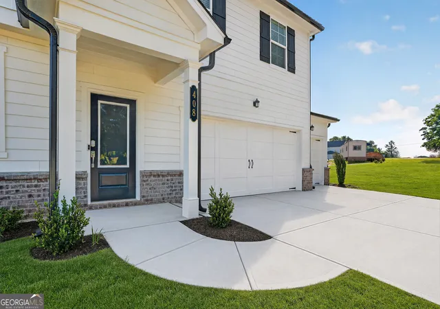 Photo 2 of Sale Pending at 408 Panther Creek Ln, Jackson, GA 30233 | MLS# 10786663 | Listing updated on 2026-09-09