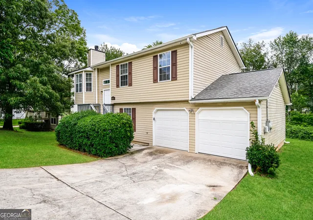Photo 3 of Single family home for sale at 6155 Raleigh Oaks Ct, Lithonia, GA 30058 | MLS# 10801516 | Listing updated on 2026-09-21