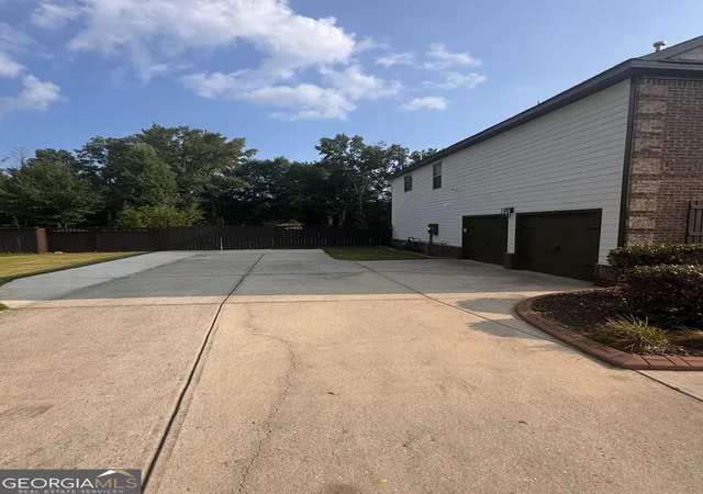 Photo 4 of Single family home for sale at 130 Ravens Landing, Fayetteville, GA 30215 | MLS# 10816067 | Listing updated on 2026-09-01