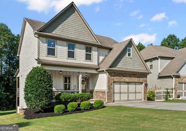 Photo 2 of Single family home for sale at 140 Greenview Dr, Newnan, GA 30265 | MLS# 10835866 | Listing updated on 2026-09-12
