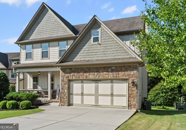 Photo 3 of Single family home for sale at 140 Greenview Dr, Newnan, GA 30265 | MLS# 10835866 | Listing updated on 2026-09-12