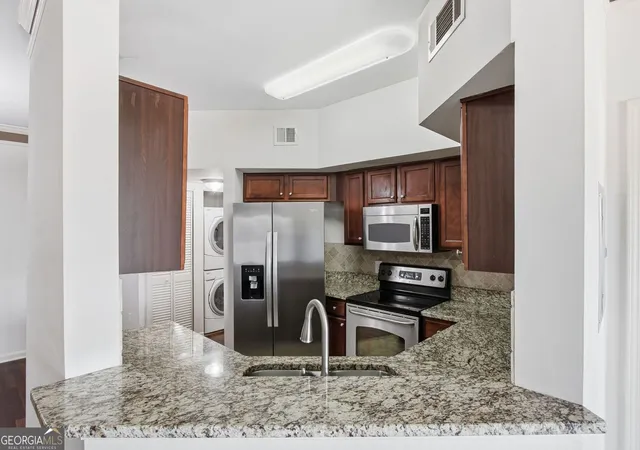 Listing Photo 4 - Condo for sale in building located at 200 Renaissance Pkwy Ne, Atlanta, GA 30308 - Unit #310