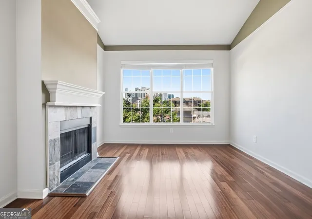 Listing Photo 5 - Condo for sale in building located at 200 Renaissance Pkwy Ne, Atlanta, GA 30308 - Unit #310