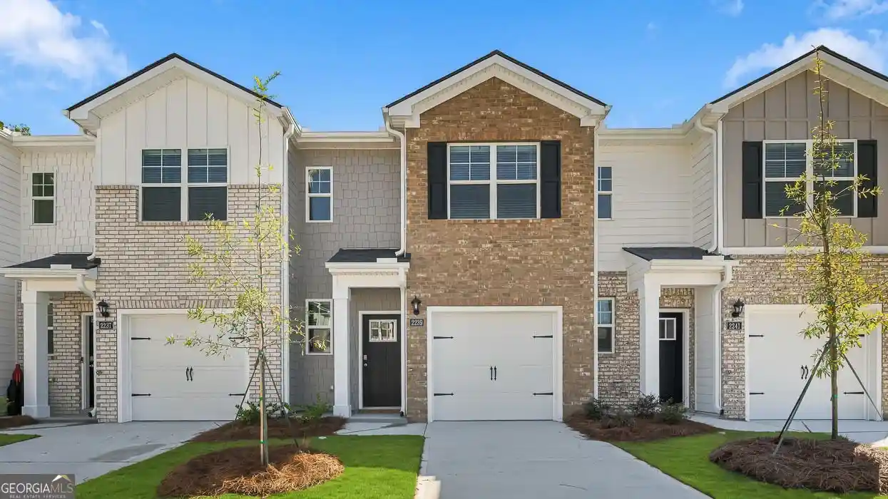 Townhouse for sale at 2239 Windward Dr, Stone Mountain, GA 30088 | MLS# 10828749