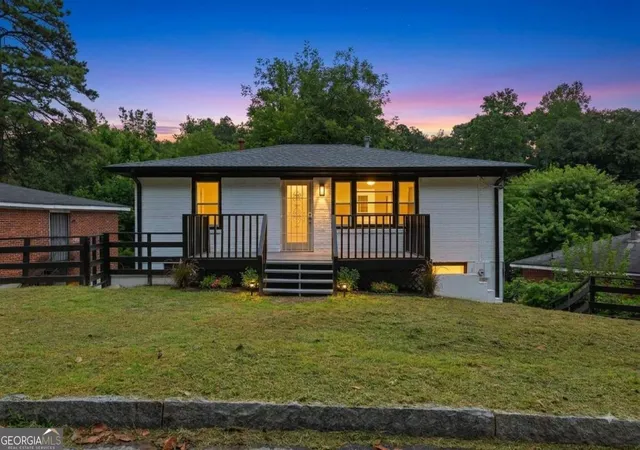 Photo 2 of Single family home for sale at 111 Victor Cir Nw, Atlanta, GA 30314 | MLS# 10825634 | Listing updated on 2026-08-27