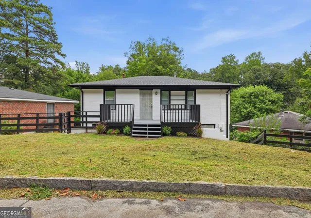 Photo 3 of Single family home for sale at 111 Victor Cir Nw, Atlanta, GA 30314 | MLS# 10825634 | Listing updated on 2026-08-27