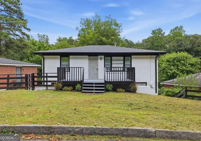 Photo 4 of Single family home for sale at 111 Victor Cir Nw, Atlanta, GA 30314 | MLS# 10825634 | Listing updated on 2026-08-27