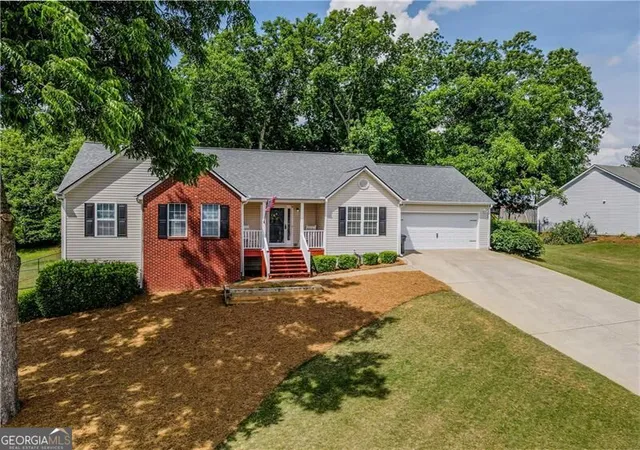 Photo 2 of Single family home for sale at 2990 Hampton Valley Dr, Loganville, GA 30052 | MLS# 10831897 | Listing updated on 2026-10-07