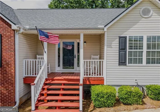 Photo 3 of Single family home for sale at 2990 Hampton Valley Dr, Loganville, GA 30052 | MLS# 10831897 | Listing updated on 2026-10-07