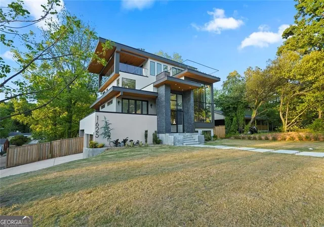 Photo 2 of Single family home for sale at 1625 Emerald Ave Sw, Atlanta, GA 30310 | MLS# 10739227 | Listing updated on 2026-09-05
