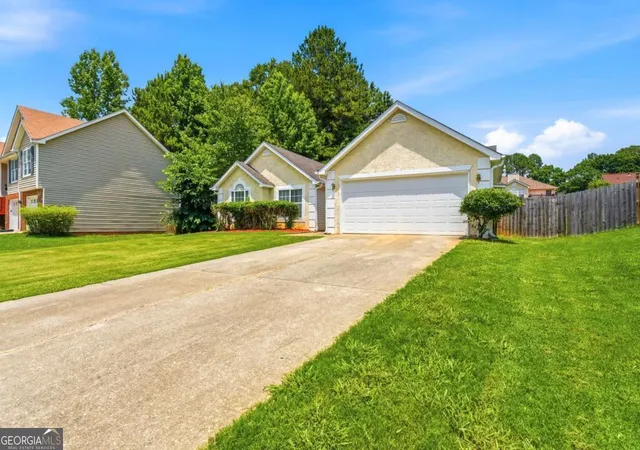 Photo 2 of Single family home for sale at 10586 Aspenwood Ct, Jonesboro, GA 30238 | MLS# 10779129 | Listing updated on 2026-09-18