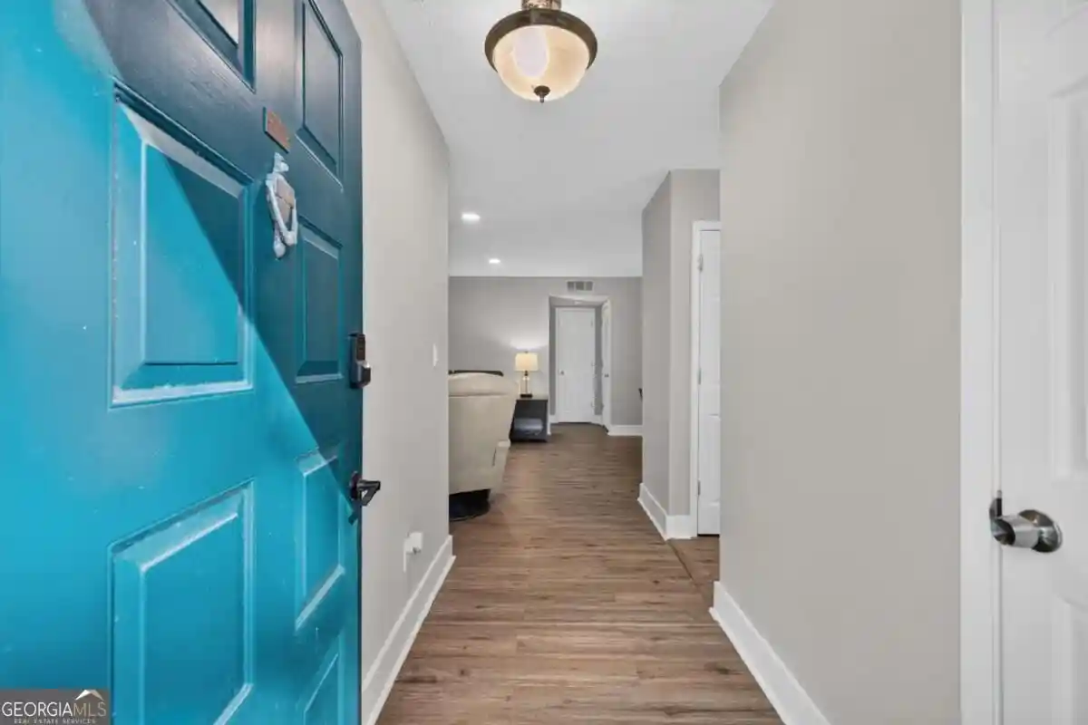 Listing Photo 1 - Condo for sale in 206 Wynnes Ridge Cir SE located at 206 Wynnes Ridge Cir SE, Marietta, GA 30067 - Unit 206 Wynnes Ridge Cir SE