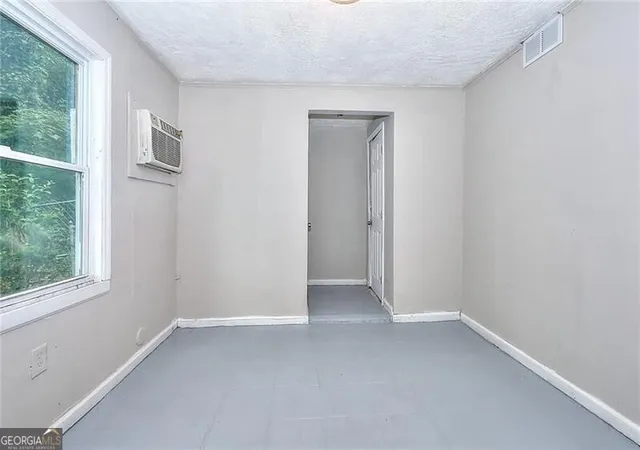 Photo 2 of Single family home for sale at 1080 Valley View Rd Se, Atlanta, GA 30315 | MLS# 10825181 | Listing updated on 2026-08-27