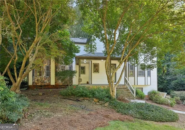 Photo 3 of Sale Pending at 1104 Staples Dr Sw, Lilburn, GA 30047 | MLS# 10833713 | Listing updated on 2026-09-01