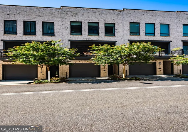 Townhouse for sale at 685 Vidalia Ln Nw, Atlanta, GA 30318 | MLS# 10805101