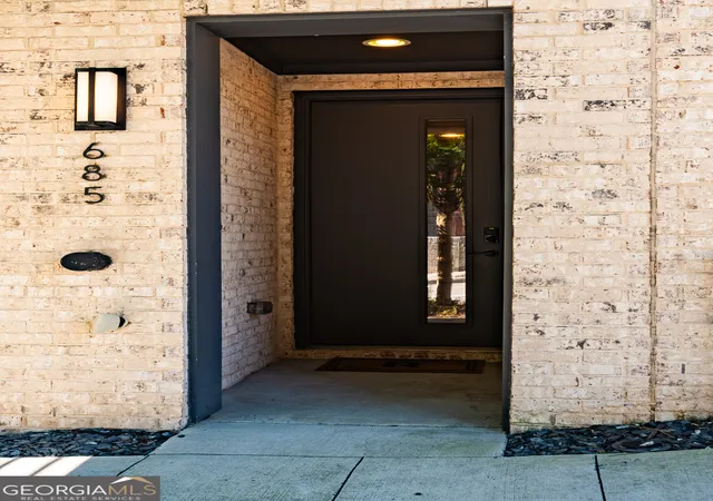 Photo 1 of Townhouse for sale at 685 Vidalia Ln Nw, Atlanta, GA 30318 | MLS# 10805101 | Listing updated on 2026-10-05