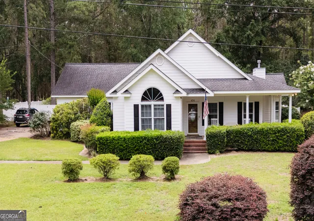 Photo 3 of Sale Pending at 434 East Gate Dr, Thomasville, GA 31757 | MLS# 10809857 | Listing updated on 2026-09-28
