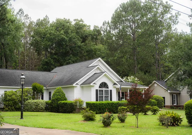 Photo 4 of Sale Pending at 434 East Gate Dr, Thomasville, GA 31757 | MLS# 10809857 | Listing updated on 2026-09-28