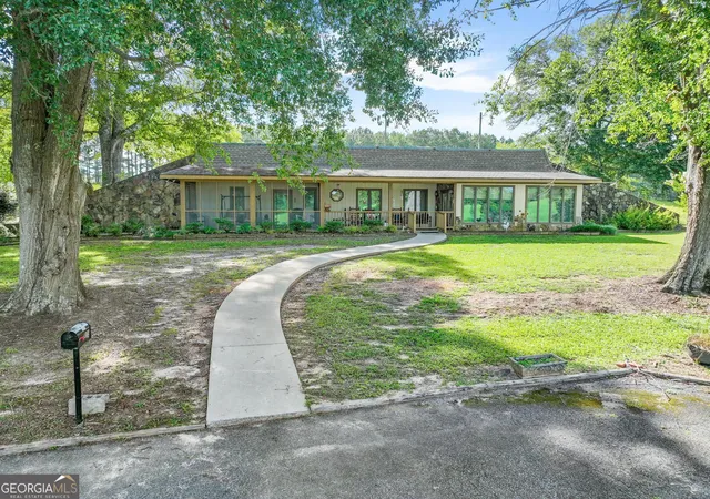 Photo 1 of Single family home for sale at 818 Mccrary Rd, Molena, GA 30258 | MLS# 10811833 | Listing updated on 2026-08-14