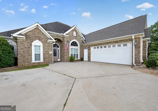 Homes for sale in Centerville, GA | 203 Pembroke Pt, Centerville, GA 31028 | MLS# 10788024