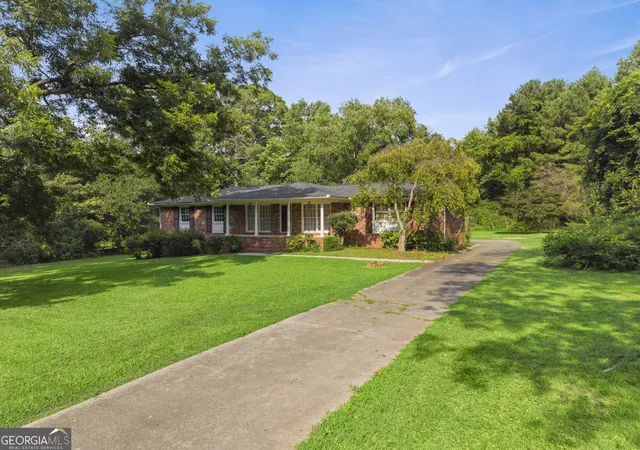 Photo 3 of Sale Pending at 4306 Bouldercrest Rd, Ellenwood, GA 30294 | MLS# 10816003 | Listing updated on 2026-09-18