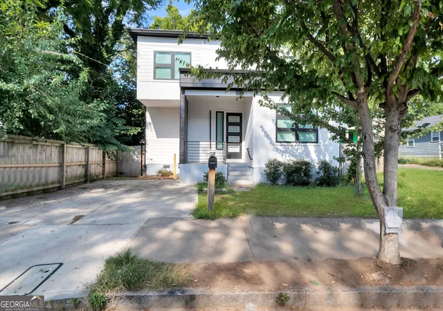 Photo 2 of Single family home for sale at 833 Humphries St, Atlanta, GA 30310 | MLS# 10834388 | Listing updated on 2026-09-25