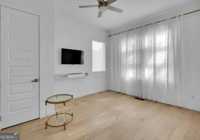 Photo 4 of Single family home for sale at 833 Humphries St, Atlanta, GA 30310 | MLS# 10834388 | Listing updated on 2026-09-25