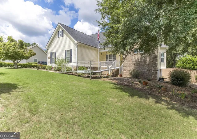 Photo 3 of Sale Pending at 250 Natchez Tr, Macon, GA 31216 | MLS# 10836832 | Listing updated on 2026-09-04