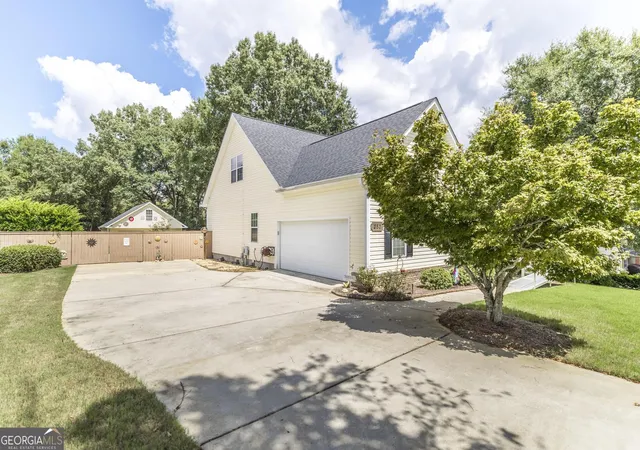 Photo 4 of Sale Pending at 250 Natchez Tr, Macon, GA 31216 | MLS# 10836832 | Listing updated on 2026-09-04