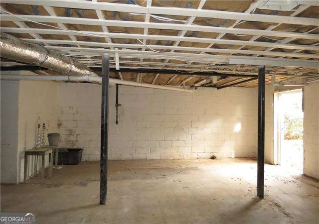 3rd image of 311 Peachtree Hls Ave Ne, Atlanta, GA 30305