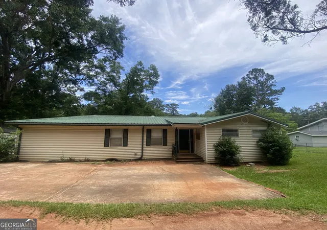 Homes for sale in West Point, GA | 388 E Pine Lake Dr, West Point, GA 31833 | MLS# 10794056