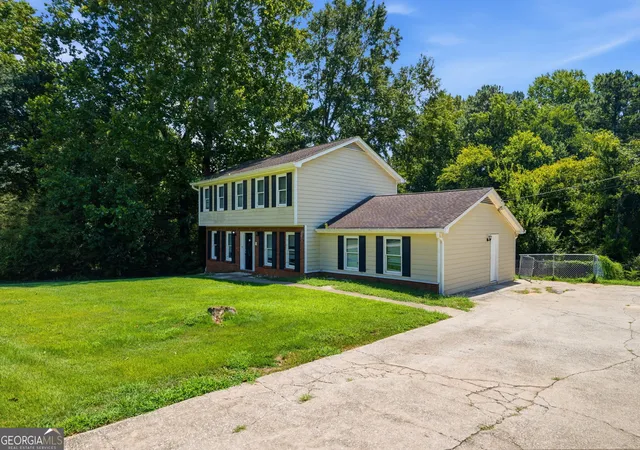 Photo 3 of Single family home for sale at 2513 Whisper Trl, Douglasville, GA 30135 | MLS# 10830953 | Listing updated on 2026-10-05