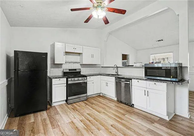 3rd image of 400 Hemlock Dr, Lawrenceville, GA 30046 | MLS# 10768360