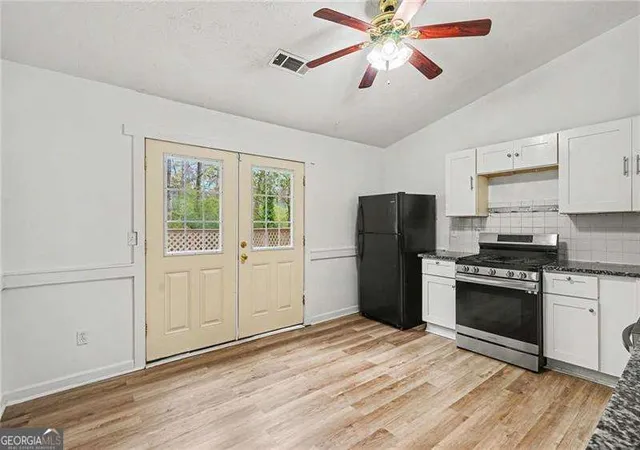 4th image of 400 Hemlock Dr, Lawrenceville, GA 30046 | MLS# 10768360