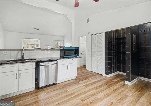 5th image of 400 Hemlock Dr, Lawrenceville, GA 30046 | MLS# 10768360