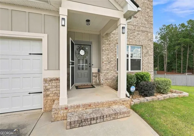 Photo 3 of Single family home for sale at 155 Estancia Ln, Fayetteville, GA 30215 | MLS# 10823418 | Listing updated on 2026-08-25