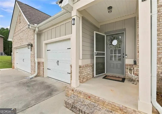 Photo 4 of Single family home for sale at 155 Estancia Ln, Fayetteville, GA 30215 | MLS# 10823418 | Listing updated on 2026-08-25