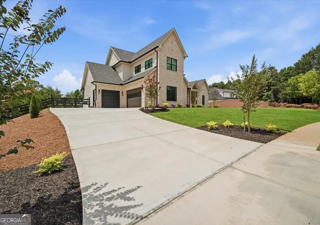 Photo 3 of Single family home for sale at 6008 Bluewater Blvd, Gainesville, GA 30506 | MLS# 10791547 | Listing updated on 2026-10-07
