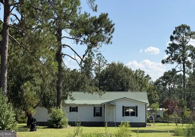 Photo 3 of Manufactured home for sale at 52 Edward Kirkland Rd, Hazlehurst, GA 31539 | MLS# 10831485 | Listing updated on 2026-09-30