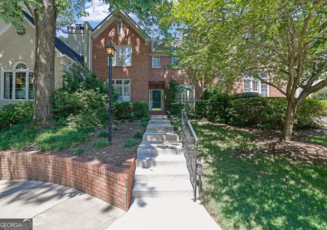 Photo 2 of Townhouse for sale at 2 Paces W Ter Nw, Atlanta, GA 30327 | MLS# 10817192 | Listing updated on 2026-08-15