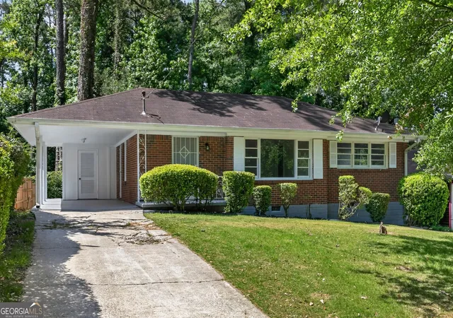 1st image of 2712 Loghaven Dr Nw, Atlanta, GA 30318 | MLS# 10768408
