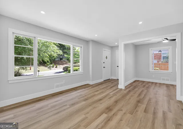 3rd image of 2712 Loghaven Dr Nw, Atlanta, GA 30318 | MLS# 10768408