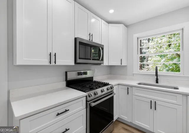 5th image of 2712 Loghaven Dr Nw, Atlanta, GA 30318 | MLS# 10768408