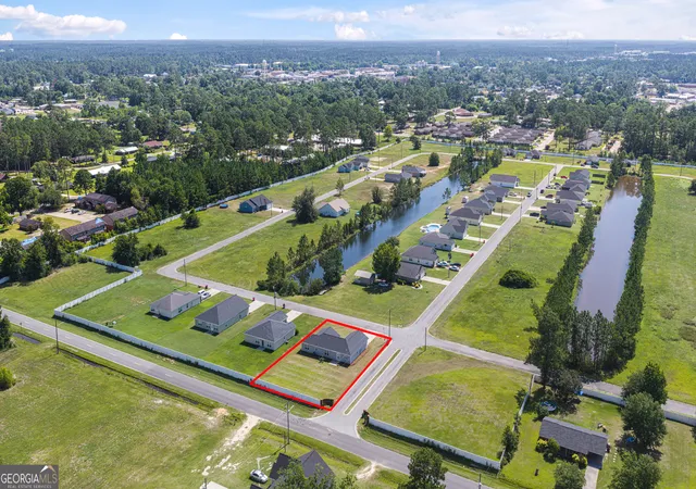 2nd image of 686 Lakeside Cir, Baxley, GA 31513 | MLS# 10812815